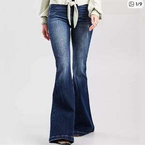 Kancan signature Ultra High Rise Super Flare Jean
Size 29